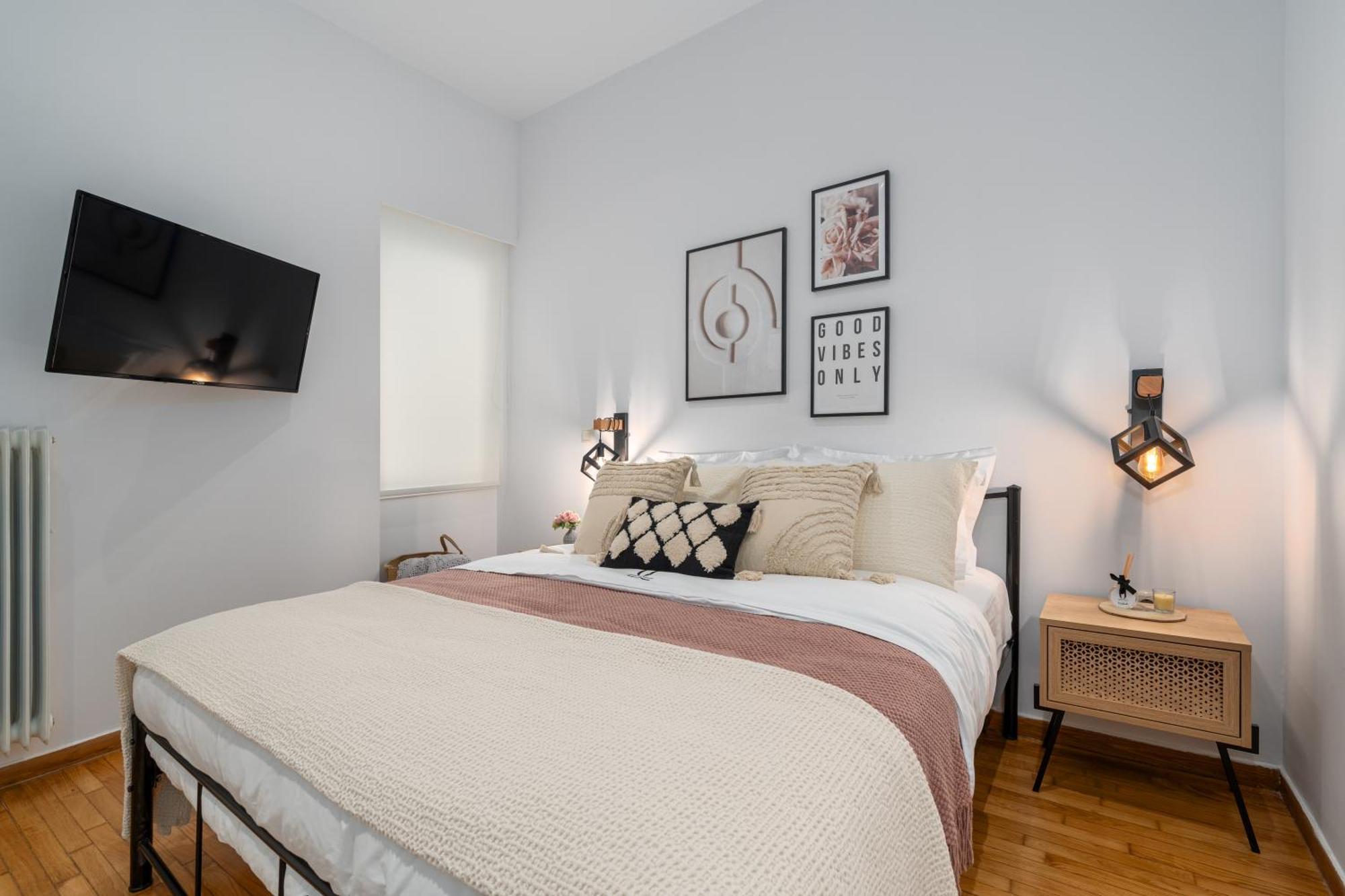 Unique Koukaki Three Bedroom Suite Атина Екстериор снимка